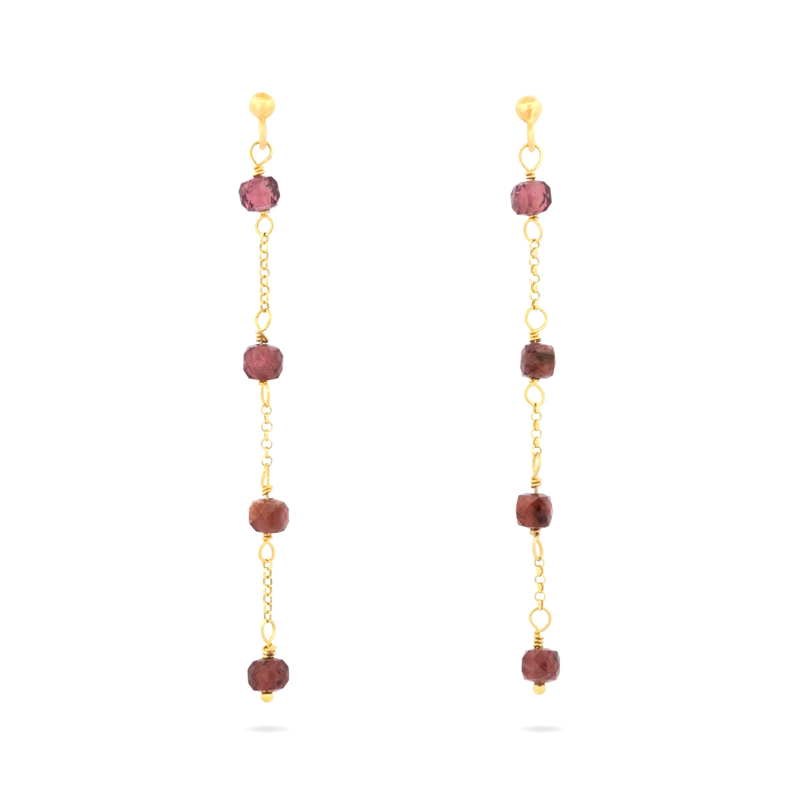 Pozłacane srebrne wiszące kolczyki Cuatro z bordowymi granatami.