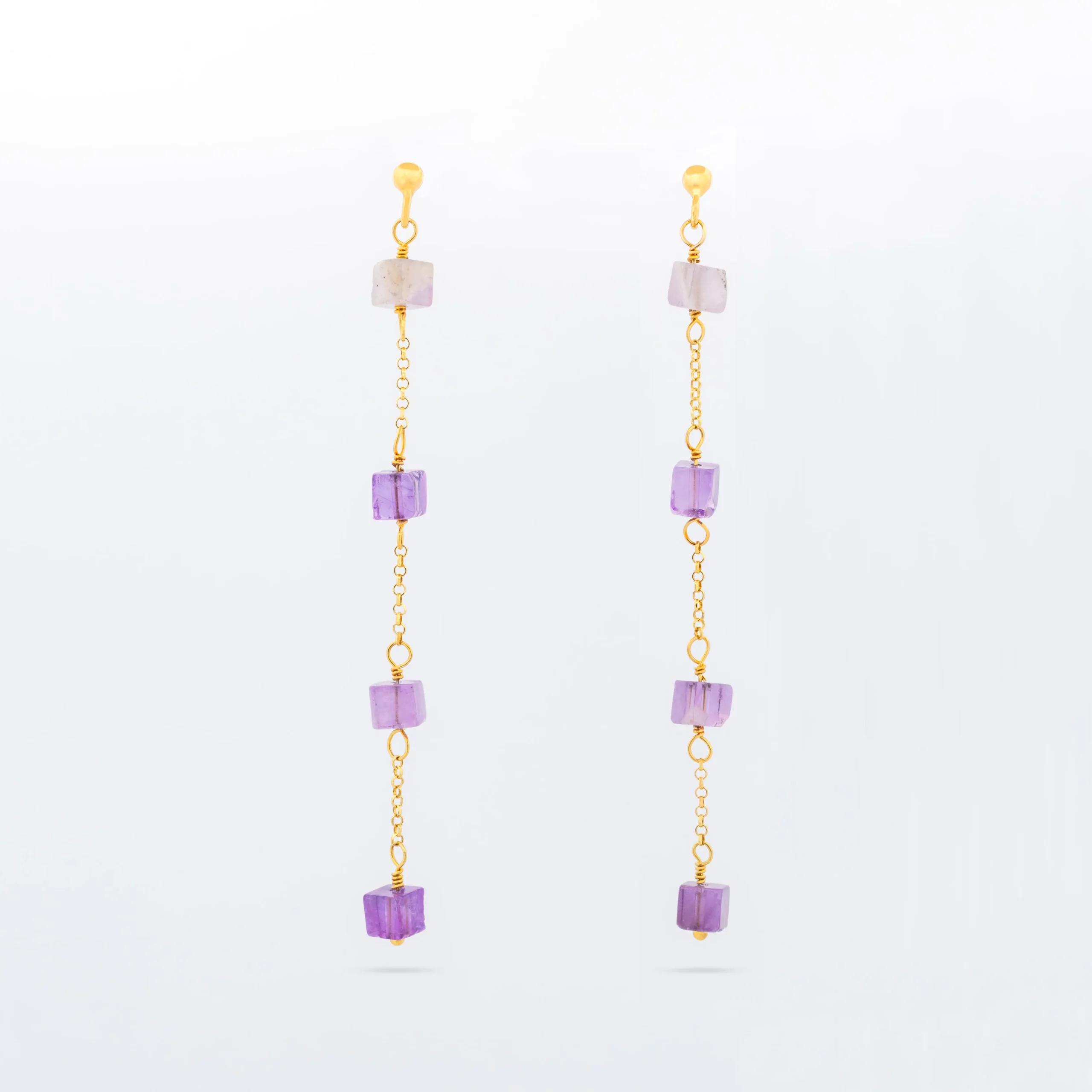 Pozłacane wiszące kolczyki srebrne z kolekcji Cuatro z ametystem.