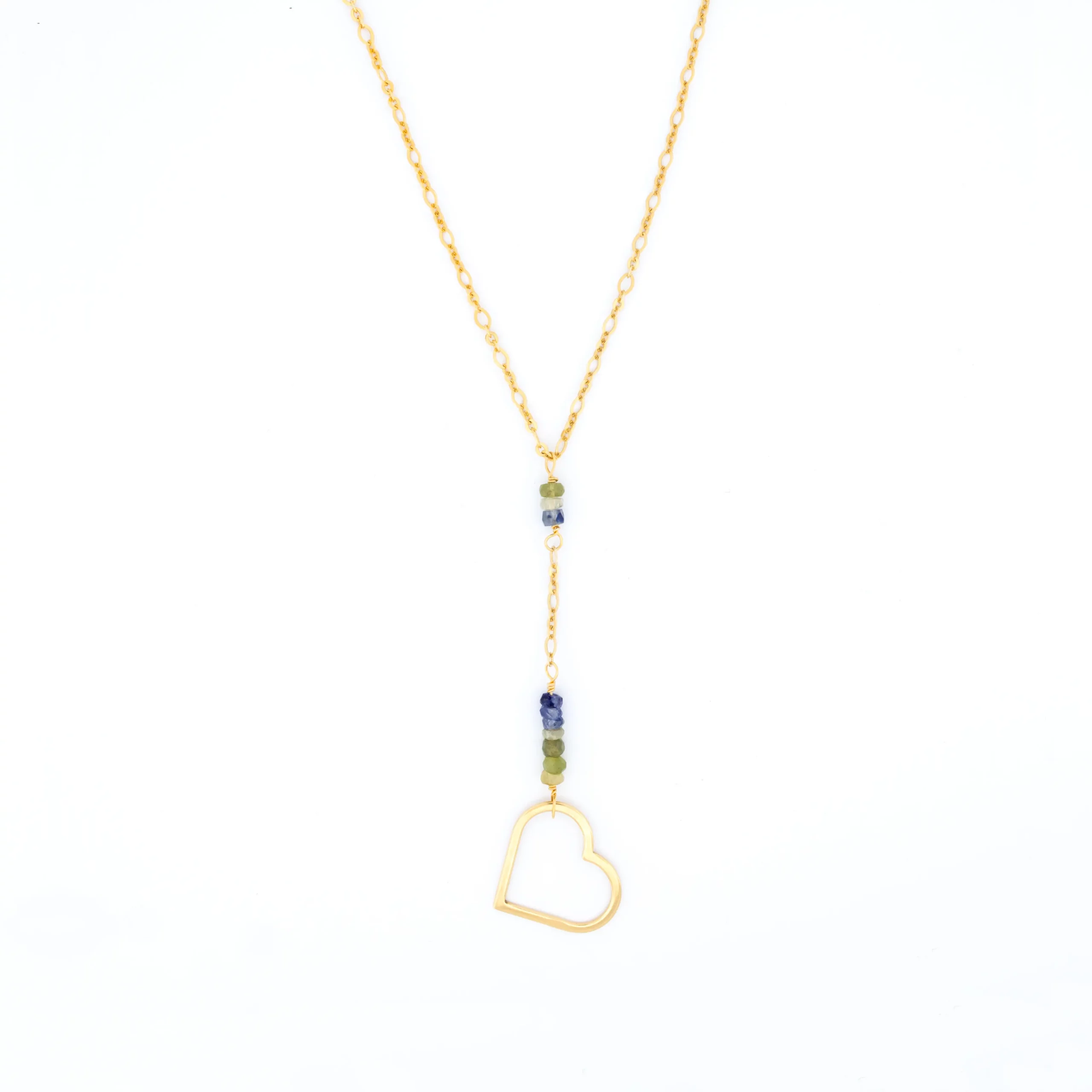 Naszyjnik srebrny, pozłacany z kolekcji Serce z granatowymi, niebieskimi i zielonymi szafirami, packshot.