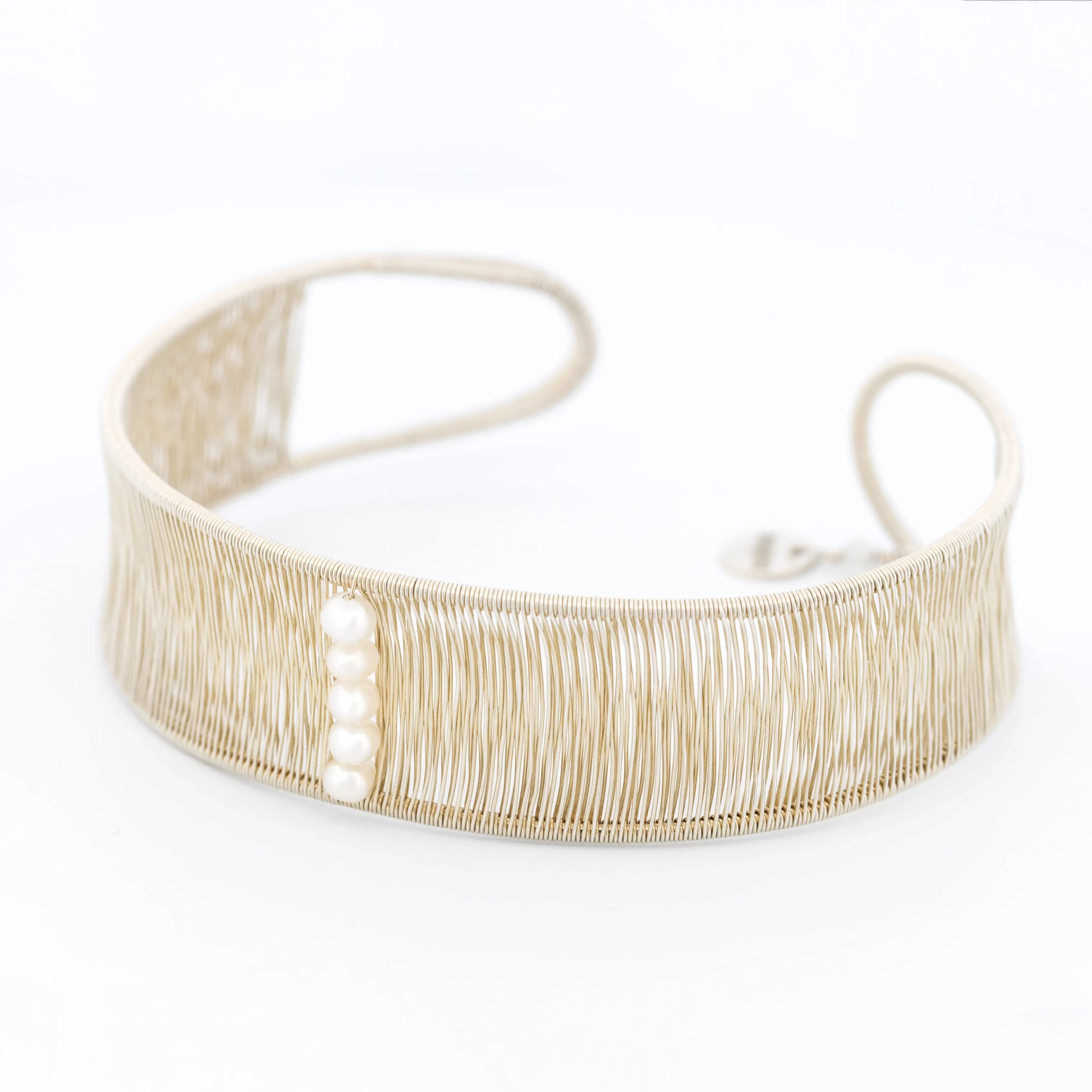 Bransoletka srebrna z perłami z kolekcji Alto, packshot.