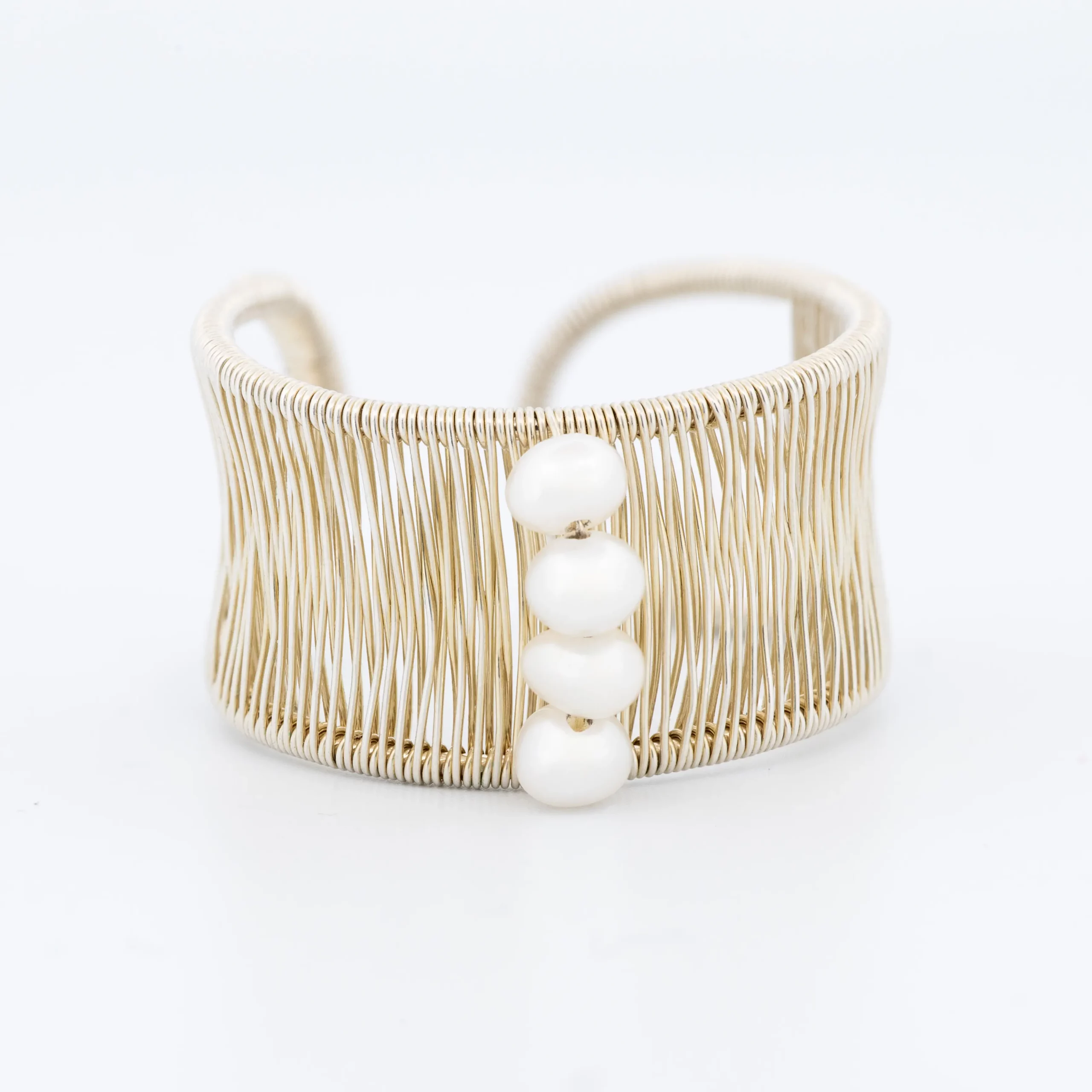 Pierścionek srebrny, otwarty, regulowany z małymi perełkami z kolekcji Alto, packshot.